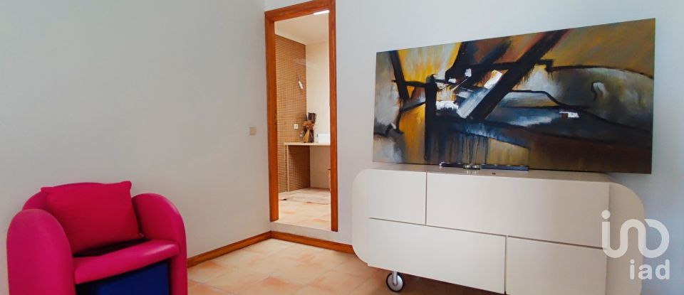 House T7 in Gondarém of 615 m²