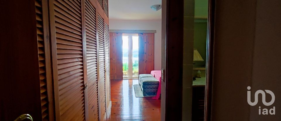 House T7 in Gondarém of 615 m²