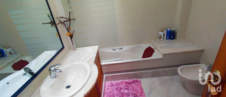 House T7 in Gondarém of 615 m²