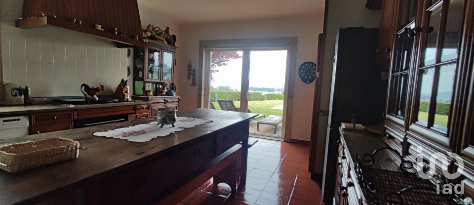 House T7 in Gondarém of 615 m²