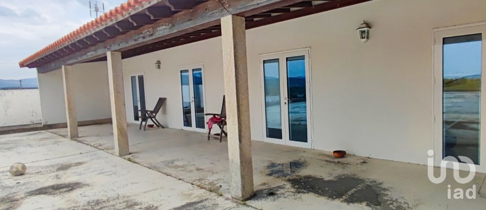 House T7 in Gondarém of 615 m²