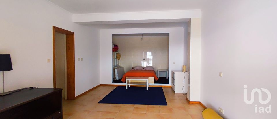 House T7 in Gondarém of 615 m²