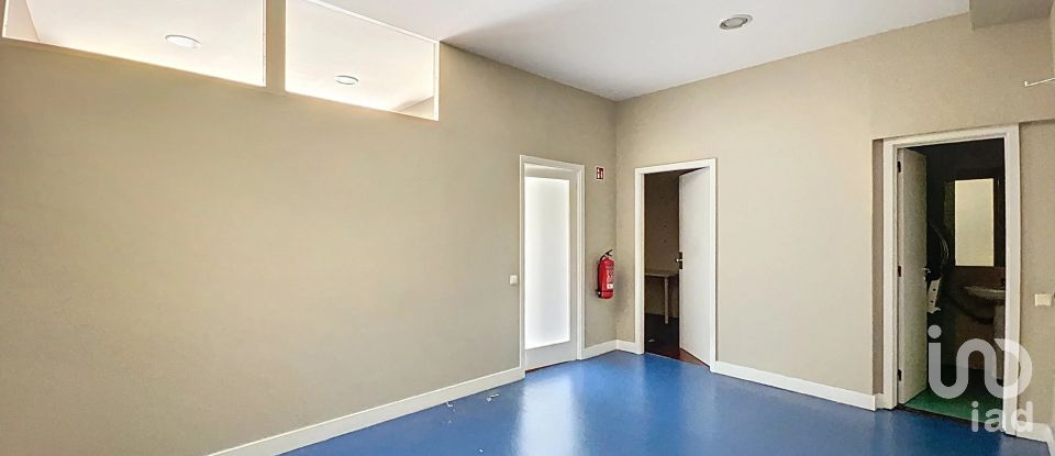 Shop / premises commercial in Lordelo Do Ouro E Massarelos of 140 m²