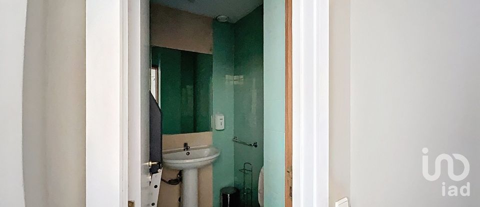 Shop / premises commercial in Lordelo Do Ouro E Massarelos of 140 m²