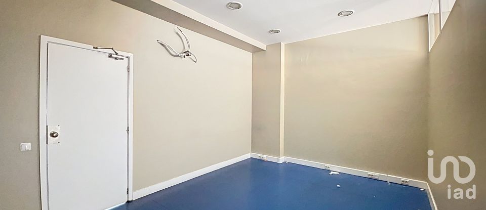 Shop / premises commercial in Lordelo Do Ouro E Massarelos of 140 m²