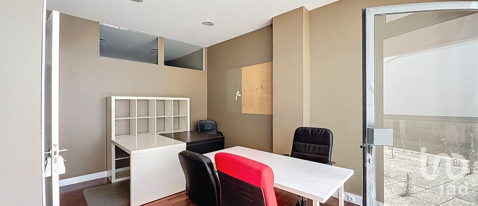 Shop / premises commercial in Lordelo Do Ouro E Massarelos of 140 m²