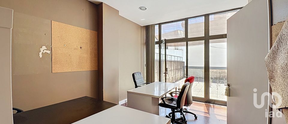 Shop / premises commercial in Lordelo Do Ouro E Massarelos of 140 m²