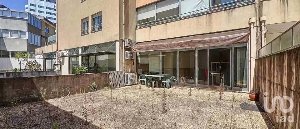 Shop / premises commercial in Lordelo Do Ouro E Massarelos of 140 m²