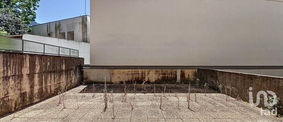 Shop / premises commercial in Lordelo Do Ouro E Massarelos of 140 m²