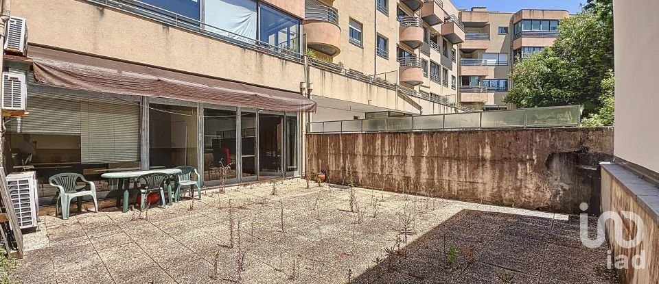 Shop / premises commercial in Lordelo Do Ouro E Massarelos of 140 m²