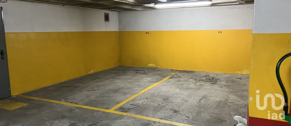 Shop / premises commercial in Lordelo Do Ouro E Massarelos of 140 m²