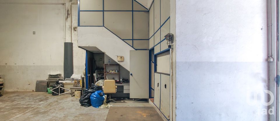 Shop / premises commercial in Milheirós of 260 m²