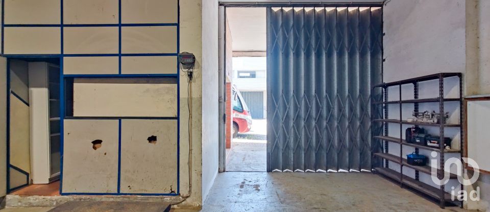 Shop / premises commercial in Milheirós of 260 m²