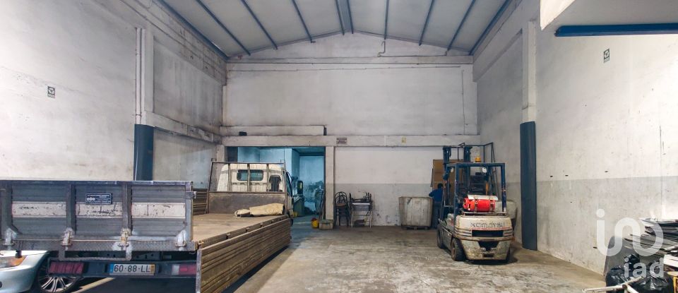 Shop / premises commercial in Milheirós of 260 m²