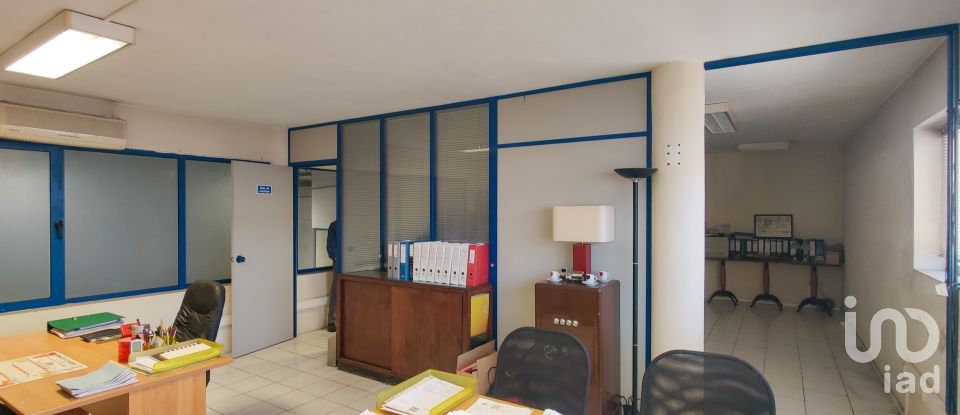 Shop / premises commercial in Milheirós of 260 m²