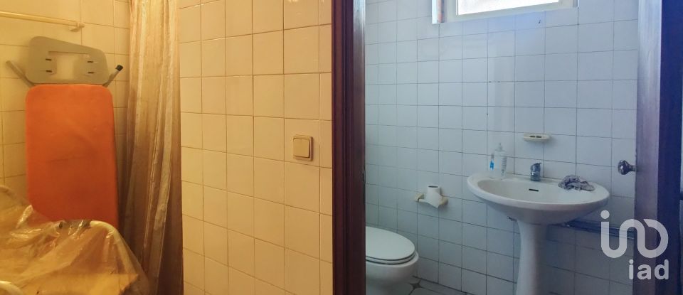 Shop / premises commercial in Milheirós of 260 m²