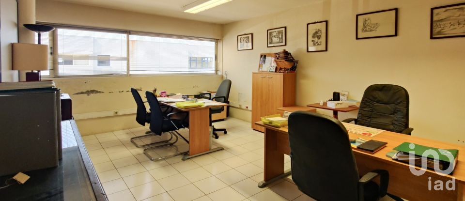 Shop / premises commercial in Milheirós of 260 m²