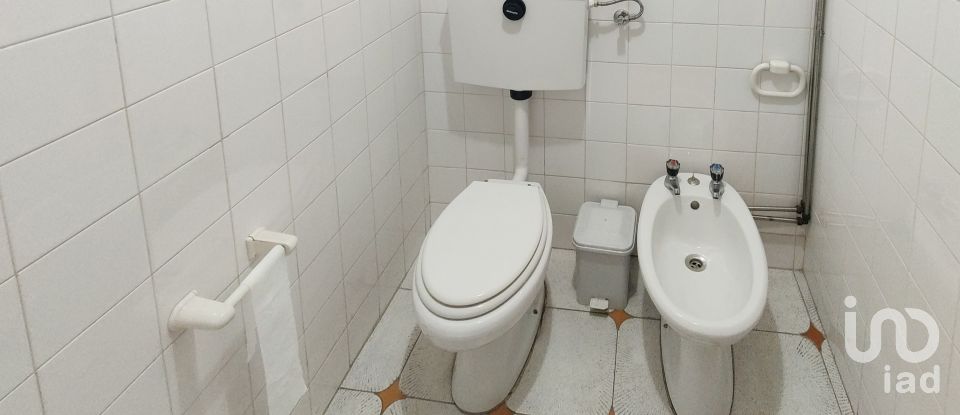 Shop / premises commercial in Milheirós of 260 m²