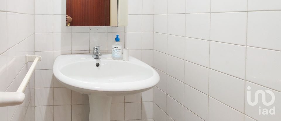 Shop / premises commercial in Milheirós of 260 m²