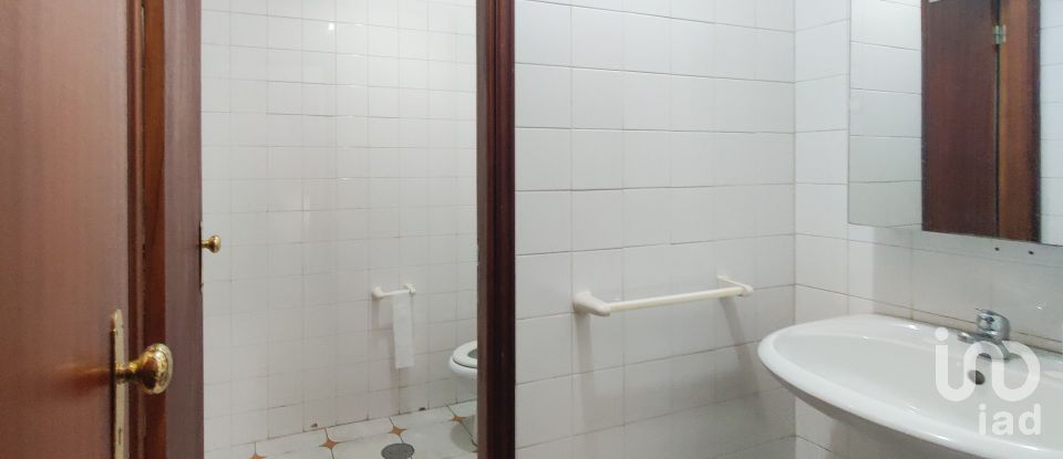 Shop / premises commercial in Milheirós of 260 m²