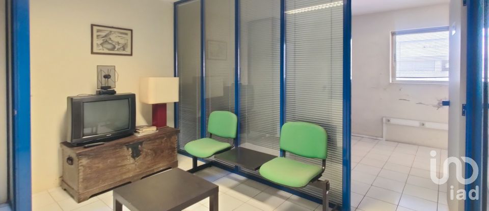 Shop / premises commercial in Milheirós of 260 m²