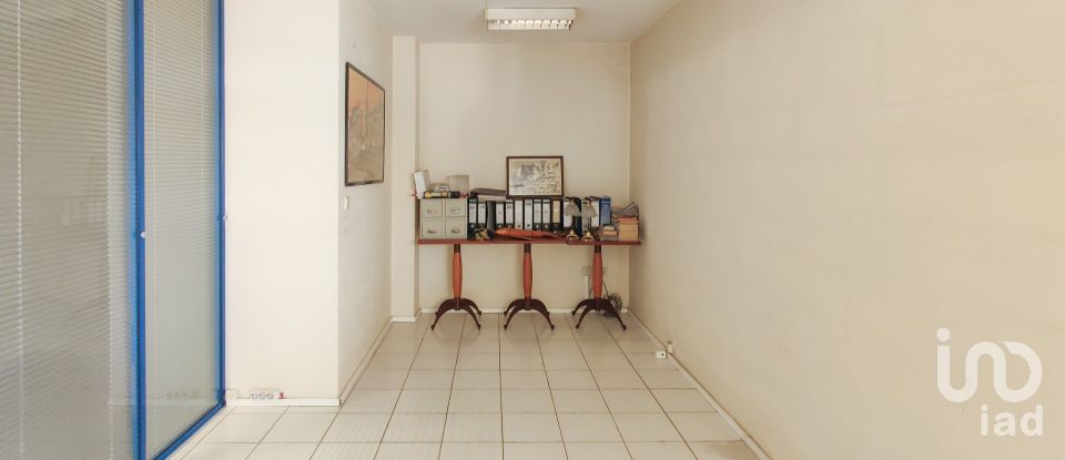 Shop / premises commercial in Milheirós of 260 m²