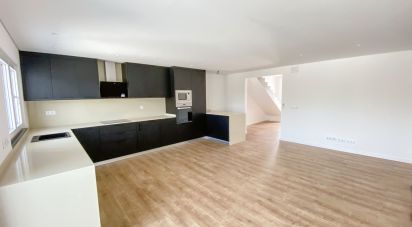 Maison T3 à Encarnação de 132 m²