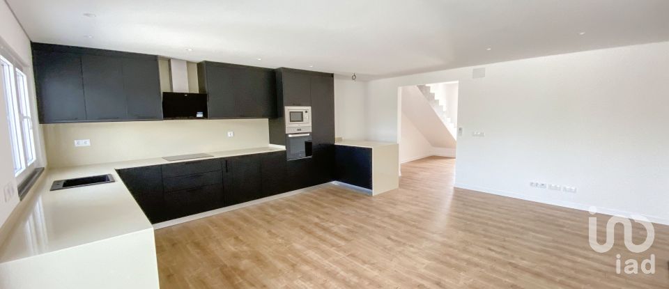 Moradia T3 em Encarnação de 132 m²