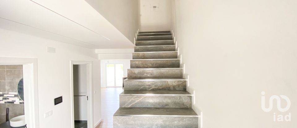 Moradia T3 em Encarnação de 132 m²