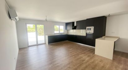 Maison T3 à Encarnação de 132 m²