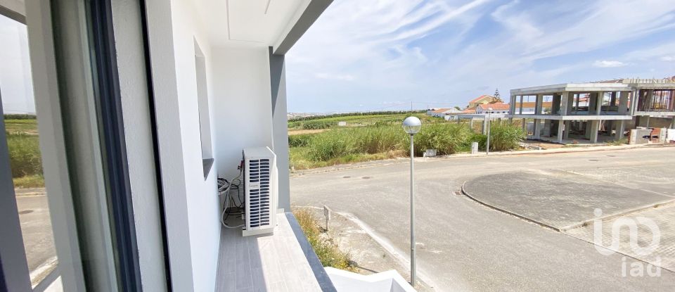 Moradia T3 em Encarnação de 132 m²