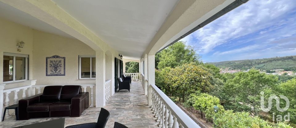 Moradia T4 em Ferreira de Aves de 360 m²