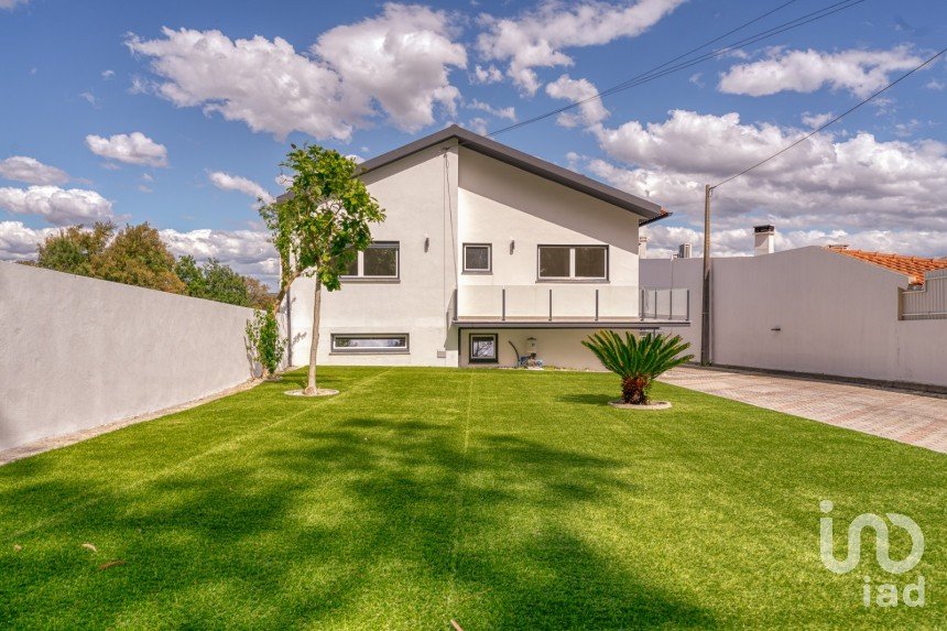 House T5 in Monte Real e Carvide of 396 m²