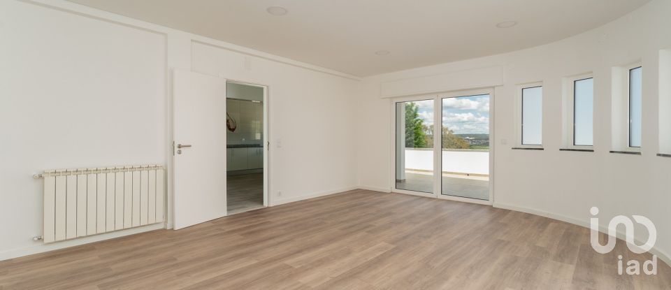 House T5 in Monte Real e Carvide of 396 m²