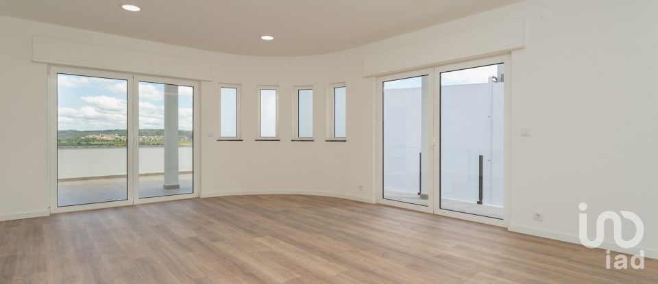 House T5 in Monte Real e Carvide of 396 m²