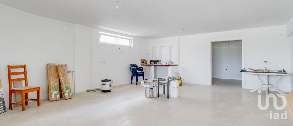 House T5 in Monte Real e Carvide of 396 m²