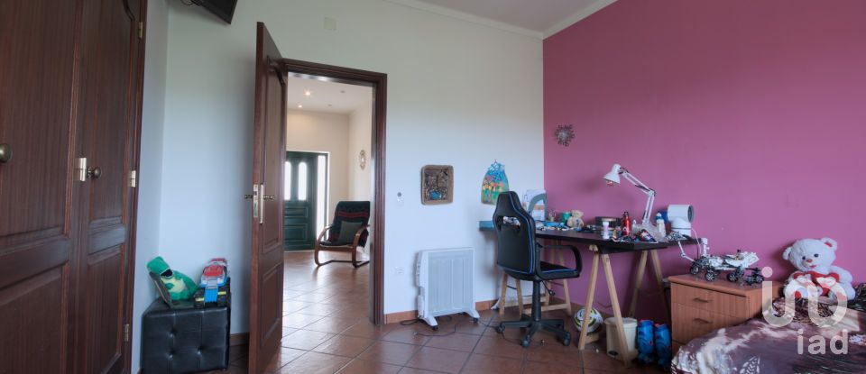 Moradia T6 em Almoster de 223 m²