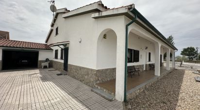 House T4 in São Pedro de Rio Seco of 224 m²