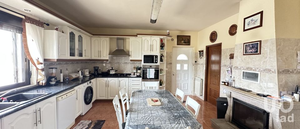 House T4 in São Pedro de Rio Seco of 224 m²