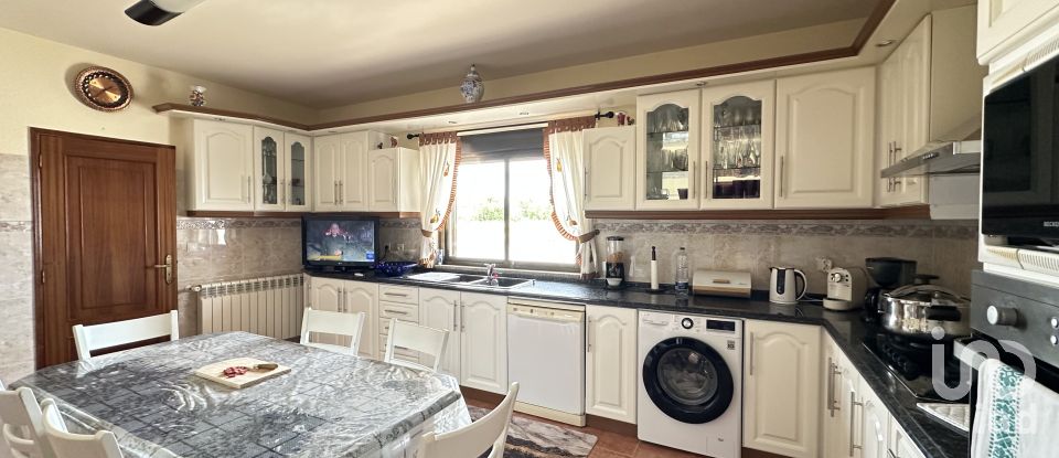 House T4 in São Pedro de Rio Seco of 224 m²