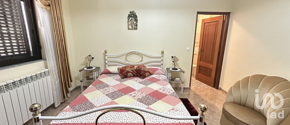 House T4 in São Pedro de Rio Seco of 224 m²