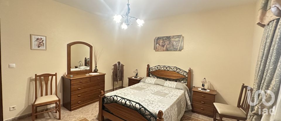 House T4 in São Pedro de Rio Seco of 224 m²