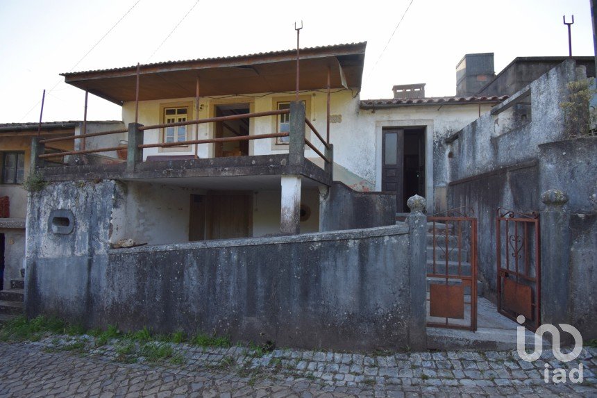 Maison de village T3 à Cumeeira de 122 m²