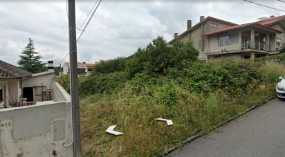 Terrain à Escapães de 684 m²