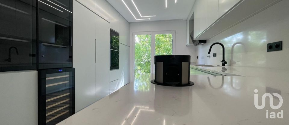 Apartment T3 in Santa Iria de Azoia, São João da Talha e Bobadela of 98 m²