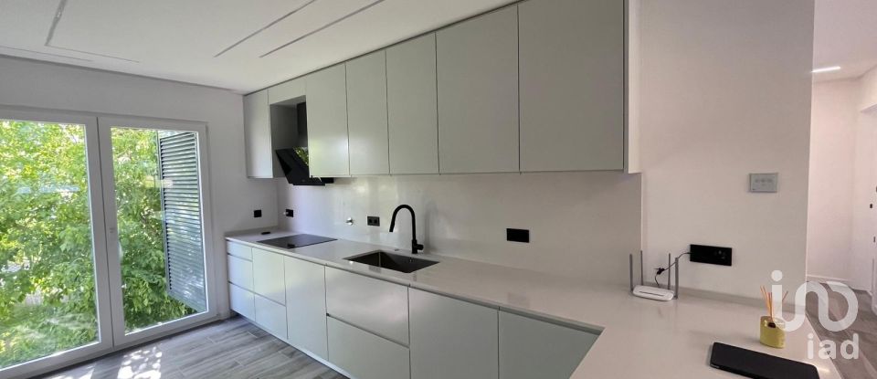 Apartment T3 in Santa Iria de Azoia, São João da Talha e Bobadela of 98 m²