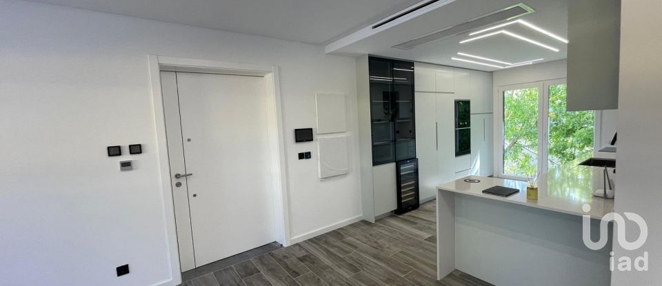 Apartment T3 in Santa Iria de Azoia, São João da Talha e Bobadela of 98 m²