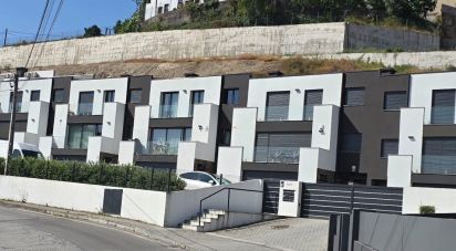 Maison T3 à Louredo de 271 m²