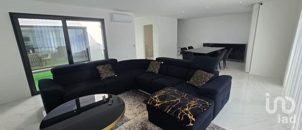 Maison T3 à Louredo de 271 m²