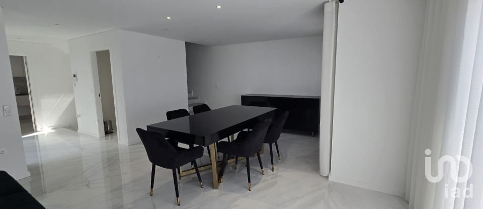 Maison T3 à Louredo de 271 m²